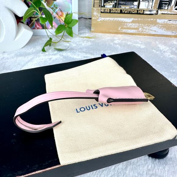 Louis Vuitton Lock and Key #321 in pink leather clochette lock holder fo… - Picture 5 of 5